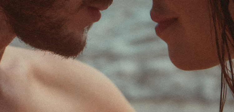 Se préparer à une aventure romantique de vacances.3. 1