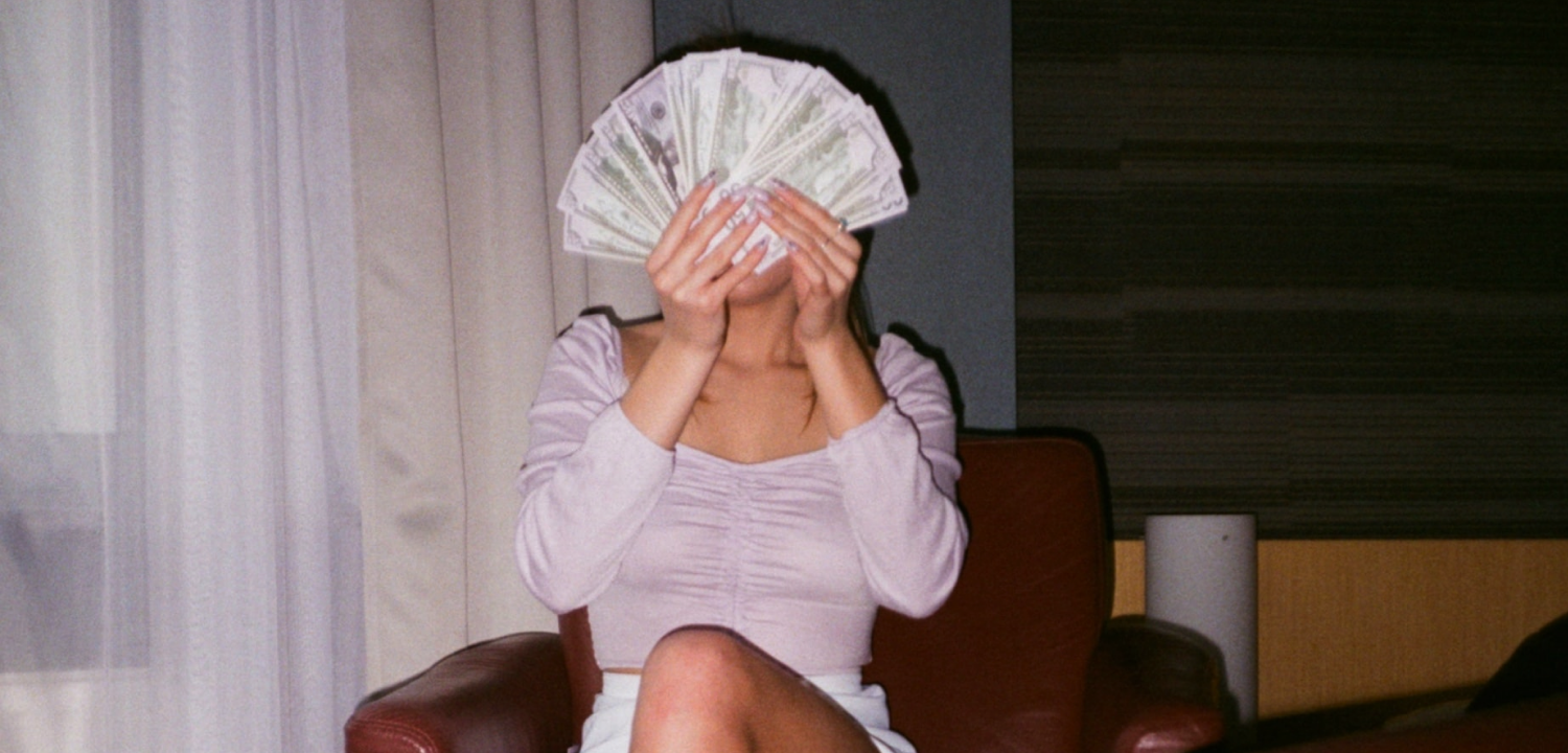 Online Dating Scams: 3 Scamming Schemes to Be Wary Of.description. 1