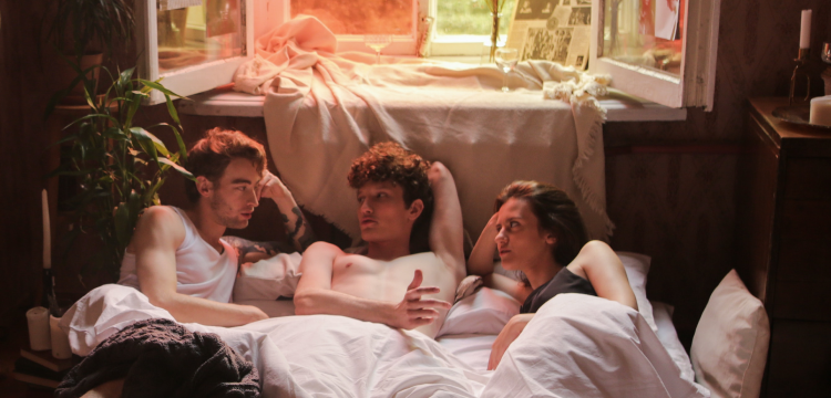 Trouver une licorne et réussir son plan à trois.2. 1