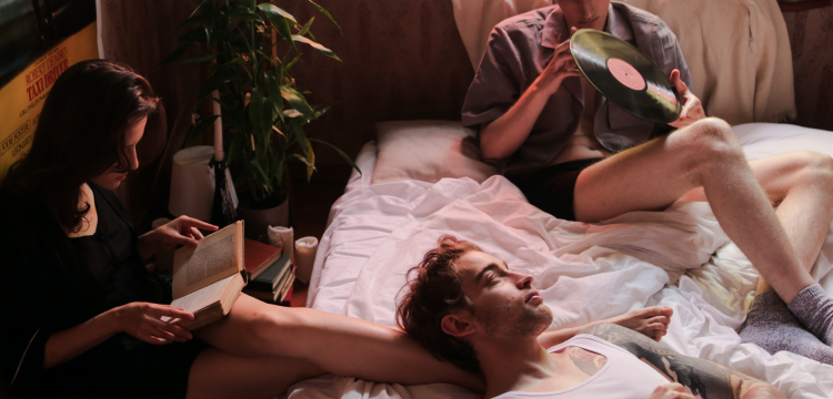 Trouver une licorne et réussir son plan à trois.0. 1